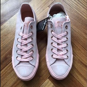 Converse suede baby pink low tops women’s size 8